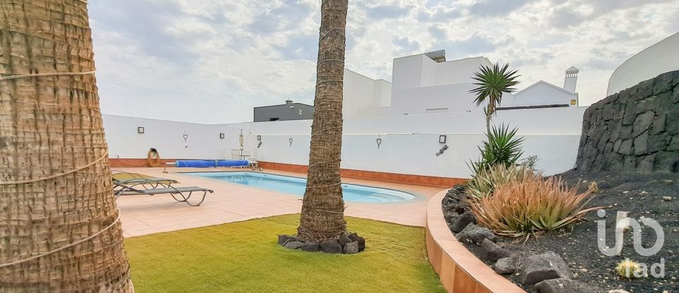 Maison 5 chambres de 180 m² à Playa Blanca (35580)