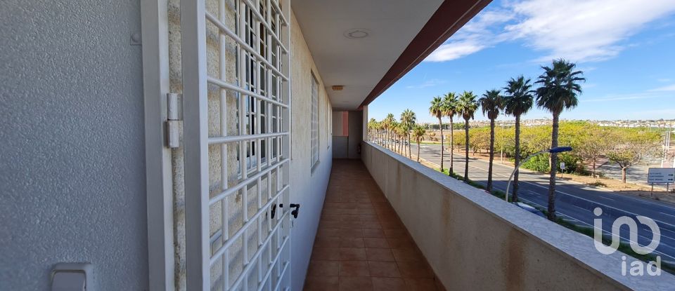 Block of flats 2 bedrooms of 61 m² in Torrevieja (03185)