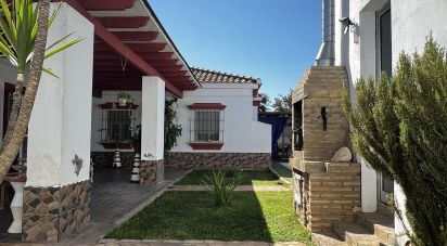 Cottage 4 bedrooms of 238 m² in Espartinas (41807)