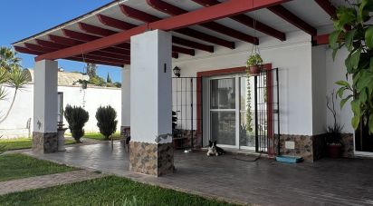 Cottage 4 bedrooms of 238 m² in Espartinas (41807)