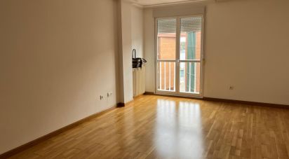 Pis 3 habitacions de 92 m² a León (24006)