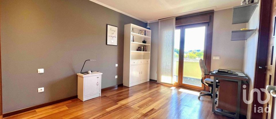 Casa 6 habitacions de 457 m² a Porto de Santa Cruz (15179)