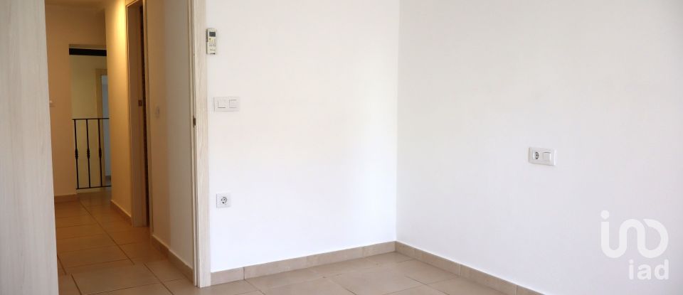 Casa 3 habitacions de 94 m² a Benidoleig (03759)