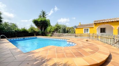 Country house 6 bedrooms of 212 m² in Nucleo La Xara (03709)