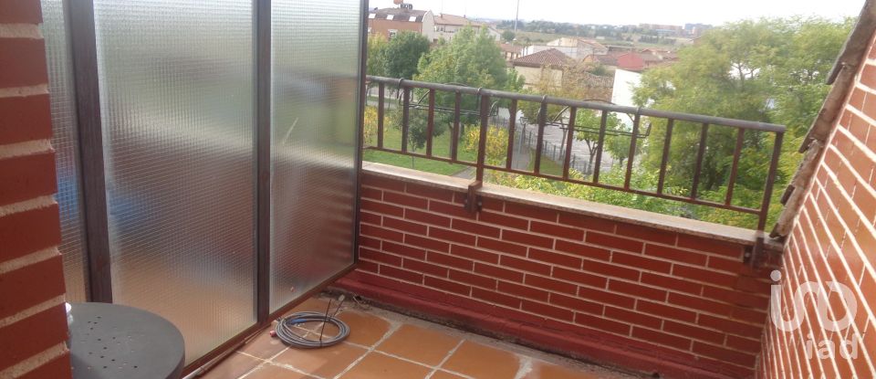 Pis 3 habitacions de 90 m² a Villaquilambre (24193)