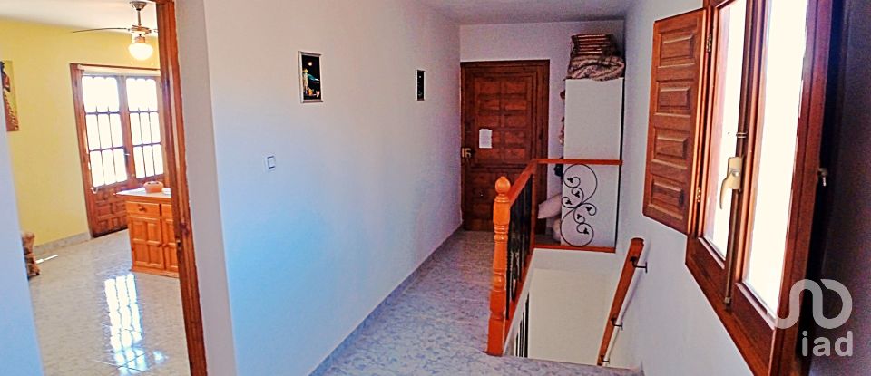 Gîte 3 chambres de 223 m² à Oria (04810)