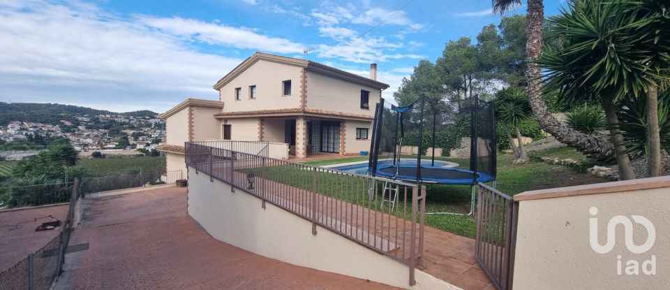 House 6 bedrooms of 341 m² in Cubelles (08880)