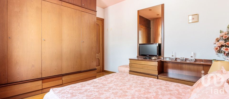 Pis 5 habitacions de 131 m² a Barcelona (08031)