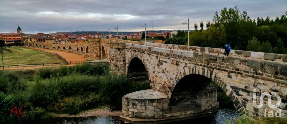 Terreny per construir de 196 m² a San Martin del Camino (24393)