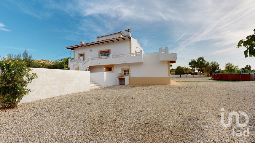 Cottage 5 bedrooms of 203 m² in Los Batistes (03669)