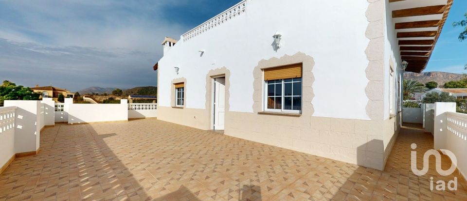 Cottage 5 bedrooms of 203 m² in Los Batistes (03669)