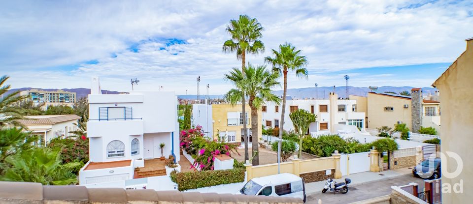 Casa 8 habitacions de 539 m² a Almería (04007)