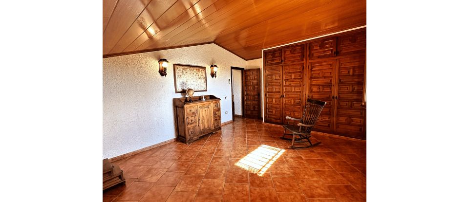 Country house 4 bedrooms of 468 m² in L'Ampolla (43895)