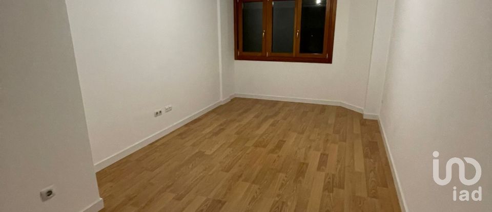 Pis 2 habitacions de 66 m² a Gijón (33213)