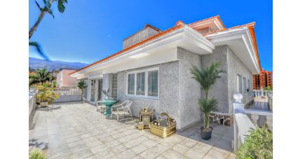 House 11 bedrooms of 531 m² in Puerto de la Cruz (38400)