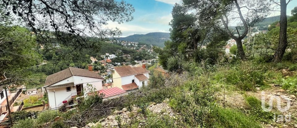 Land of 800 m² in Vallirana (08759)