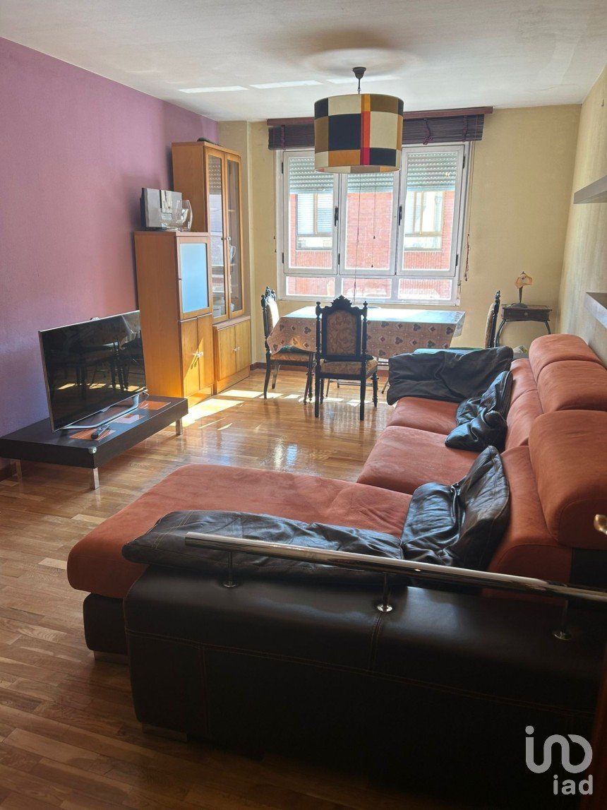 Pis 3 habitacions de 109 m² a La Bañeza (24750)