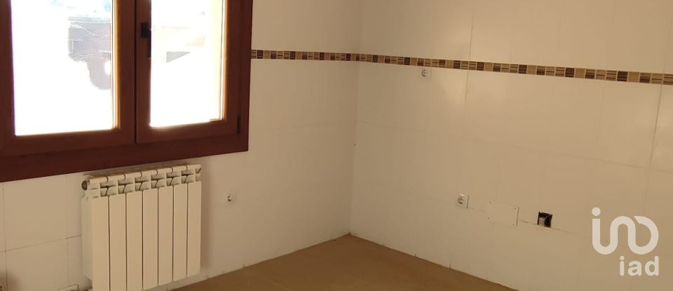 Casa 4 habitacions de 238 m² a Valdevimbre (24230)