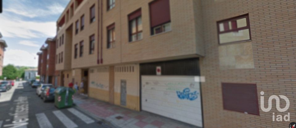 Varias superficies de 210 m² en León (24006)