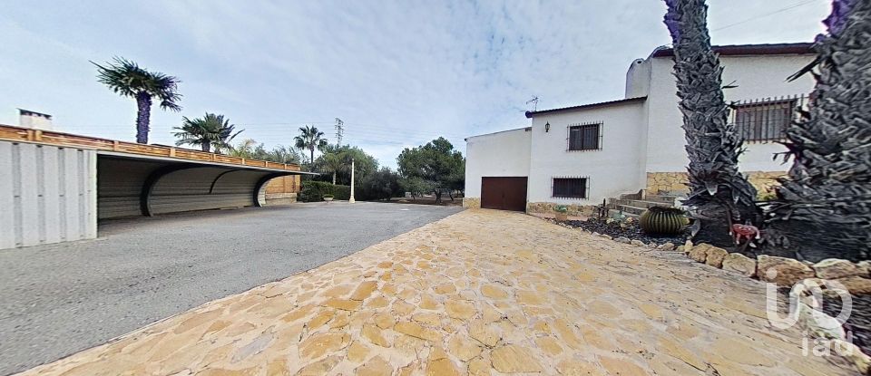 House 4 bedrooms of 190 m² in Partida Valverde (03139)