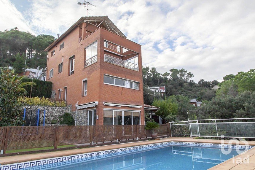 Maison 5 chambres de 246 m² à Sant Feliu del Raco (08211)