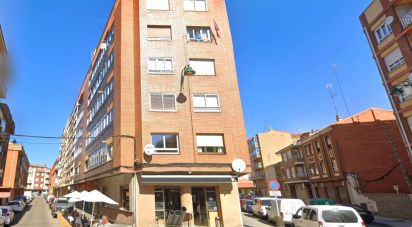 Aparcamiento / garaje / caja de 353 m² en León (24009)