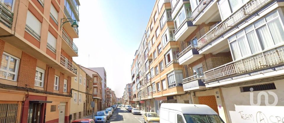 Aparcamiento / garaje / caja de 353 m² en León (24009)