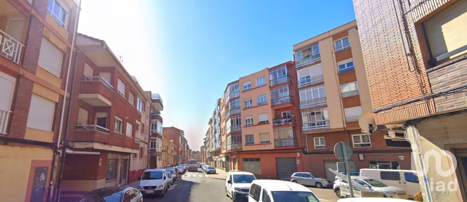 Aparcamiento / garaje / caja de 353 m² en León (24009)