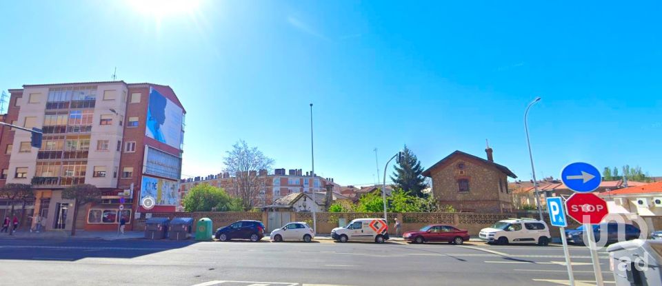 Aparcamiento / garaje / caja de 353 m² en León (24009)