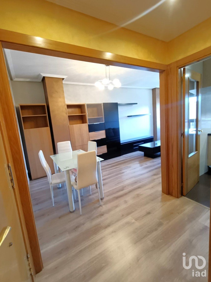 Apartment 2 bedrooms of 65 m² in León (24005)