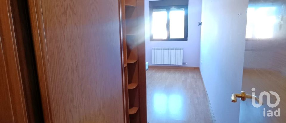 Apartment 2 bedrooms of 65 m² in León (24005)