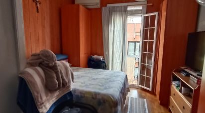 Pis 4 habitacions de 66 m² a Barcelona (08026)