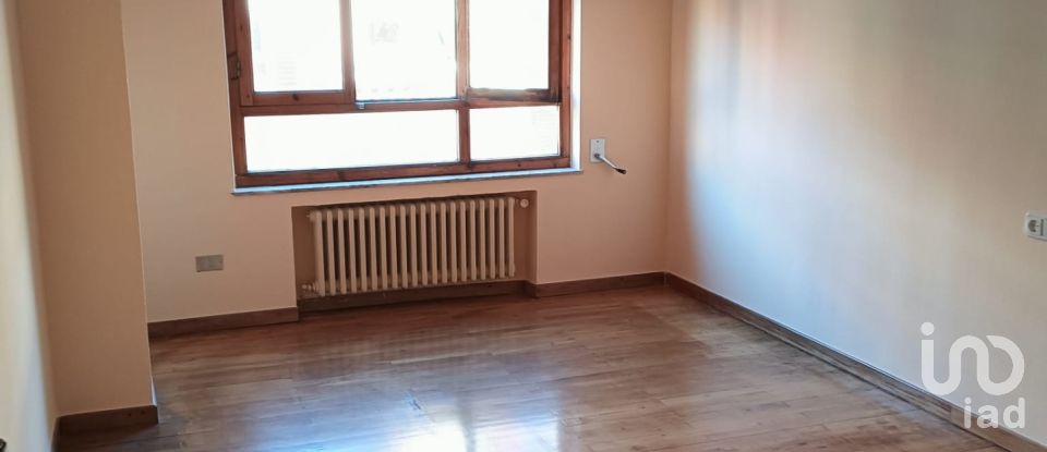 Pis 3 habitacions de 117 m² a La Bañeza (24750)