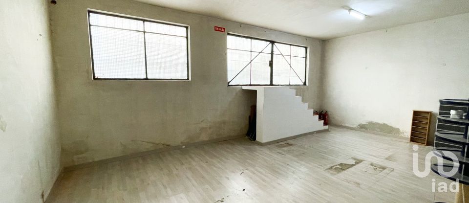 Local d'activités de 329 m² à Madrid (28017)