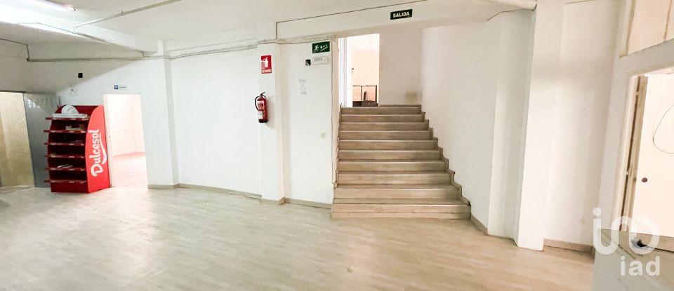 Local d'activités de 329 m² à Madrid (28017)