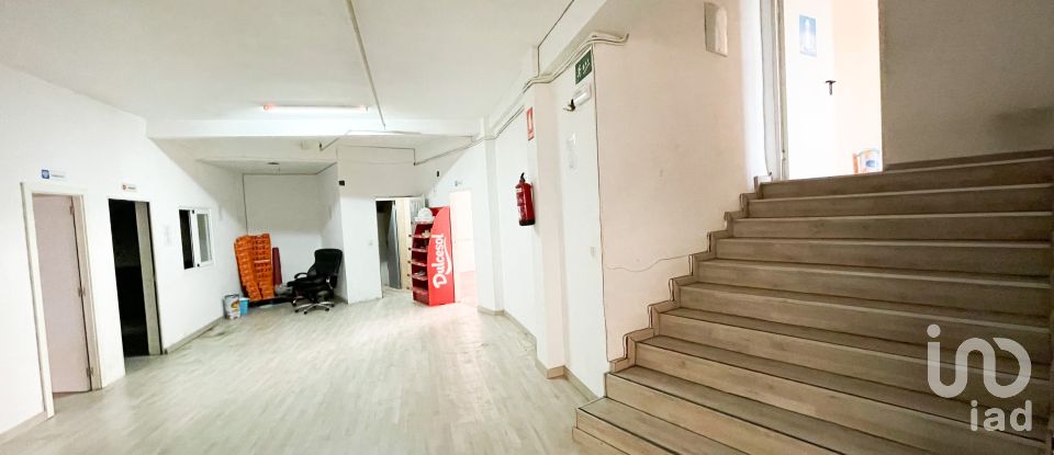 Local d'activités de 329 m² à Madrid (28017)