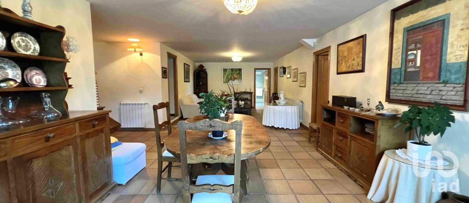 House 4 bedrooms of 437 m² in Bergondo (15165)