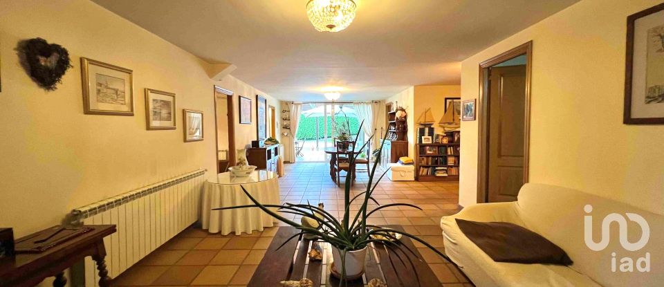 House 4 bedrooms of 437 m² in Bergondo (15165)