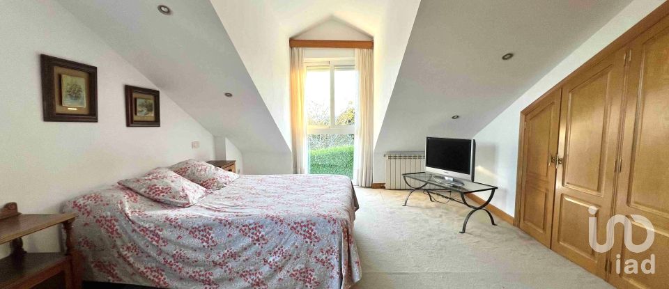 House 4 bedrooms of 437 m² in Bergondo (15165)