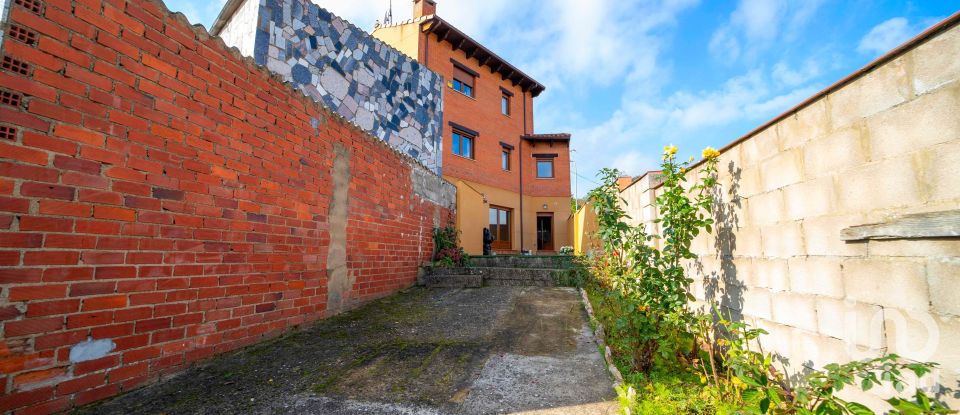 Casa 3 habitaciones de 274 m² en San Andrés del Rabanedo (24010)