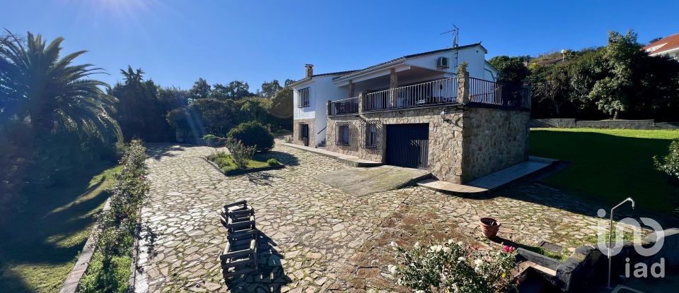 Xalet 4 habitacions de 230 m² a Sierra de Fuentes (10181)