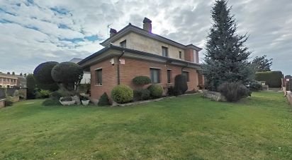 Chalet 6 habitaciones de 375 m² en Alpicat (25110)