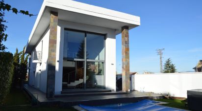 Casa 4 habitacions de 348 m² a Carbajal de La Legua (24196)