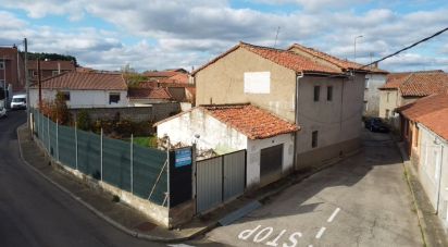 House 0 bedrooms of 600 m² in Sariegos del Bernesga (24121)