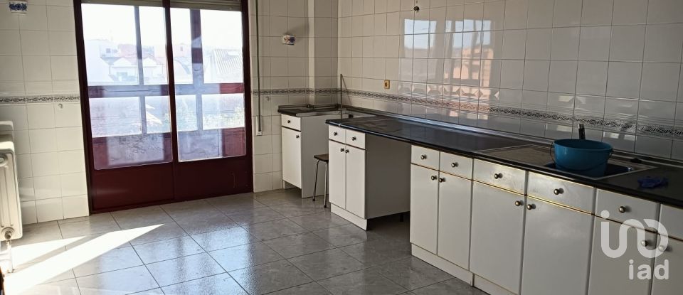 Pis 4 habitacions de 155 m² a La Bañeza (24750)