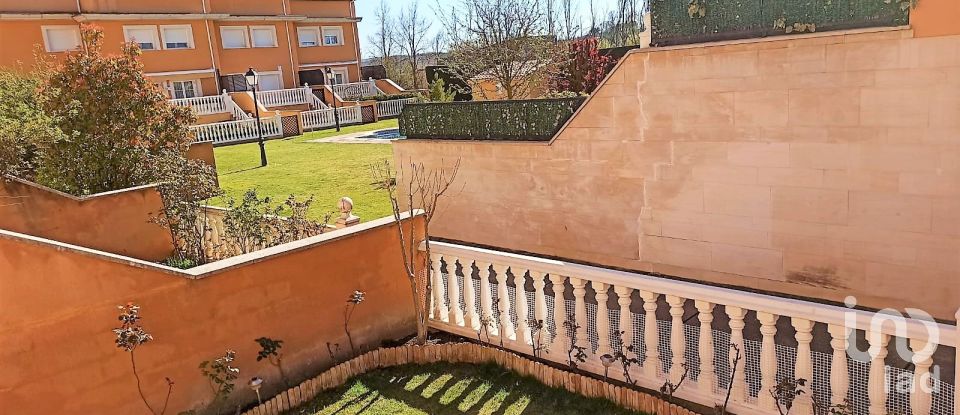 Châlet 3 chambres de 257 m² à Azadinos (24121)