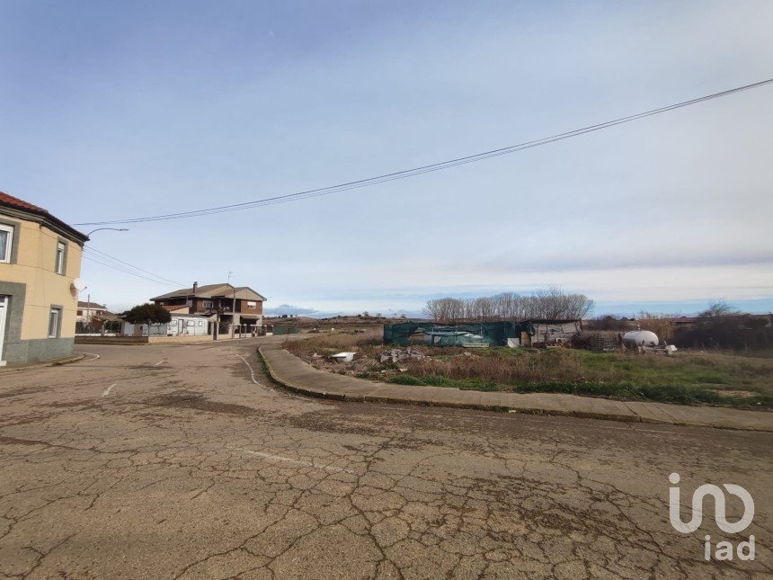 Terrain de 359 m² à Estebanez de La Calzada (24288)