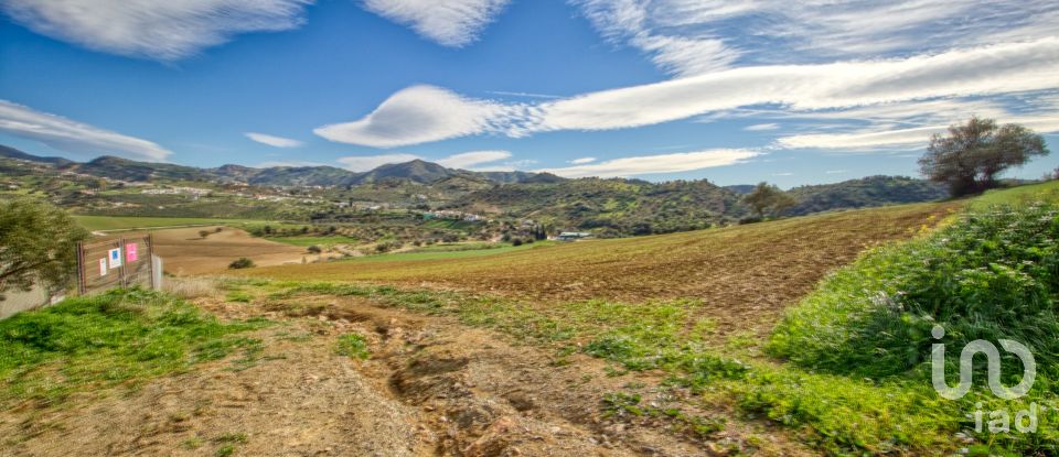 Terreno de 12.000 m² en Almogía (29150)