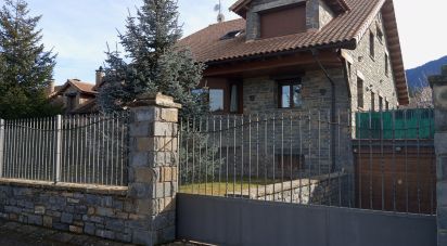 House 4 bedrooms of 348 m² in Baros (22712)