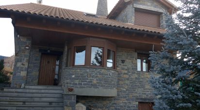 House 4 bedrooms of 348 m² in Baros (22712)